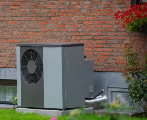 Expert heat pump repair service technician fixing a heat pump system in Oshawa, ON